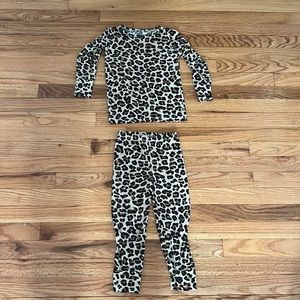 PoshPeanut leopard pajama set! 5T.  Absolutely like brand new!
